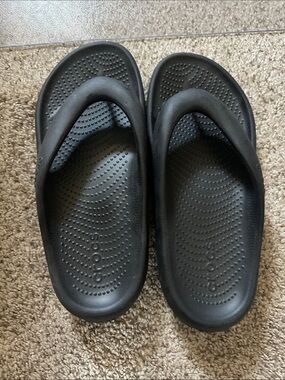 CROCS Black Classic Foam Flip Clogs